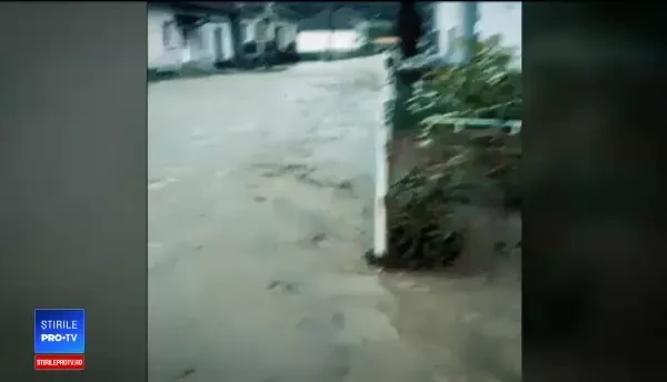 Luna iunie, una a extremelor. Românii se vor lupta atât cu inundațiile, cât și cu arșița