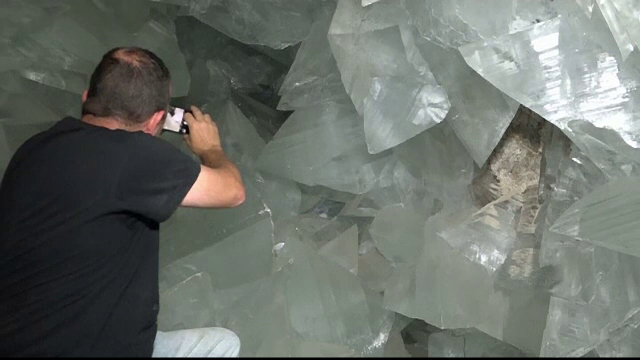 Peștera plină de cristale descoperită în Spania. Turiștii o pot vizita din luna octombrie