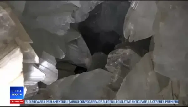 Peștera plină de cristale descoperită în Spania. Turiștii o pot vizita din luna octombrie