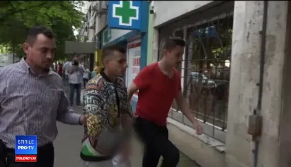 Percheziții în două judeţe, într-un dosar de contrabandă cu arme. Cum au ajuns în România