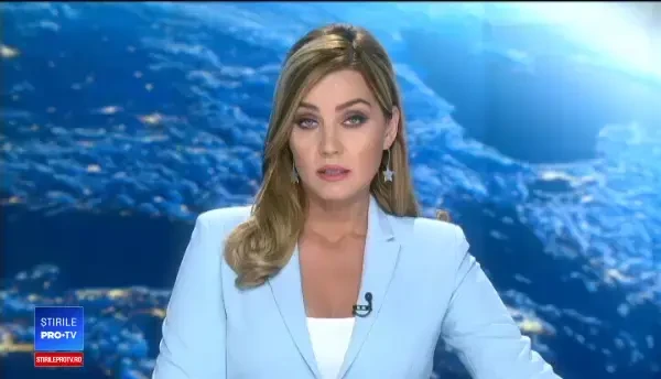 O vijelie a făcut prăpăd în Curtea de Argeș. Acoperișuri smulse, case și străzi inundate