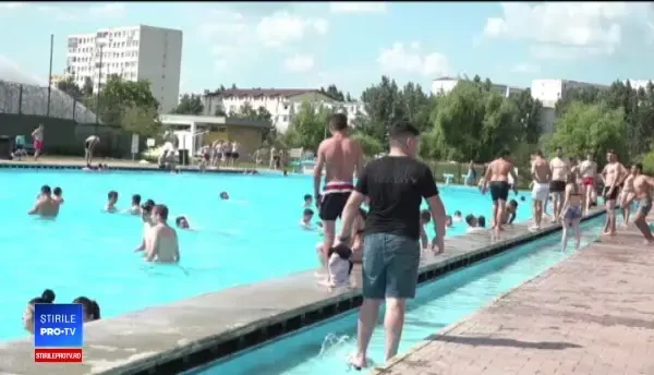 Un tânăr a murit înecat, în urma unui joc periculos la ștrand. Filmul tragediei din Iași