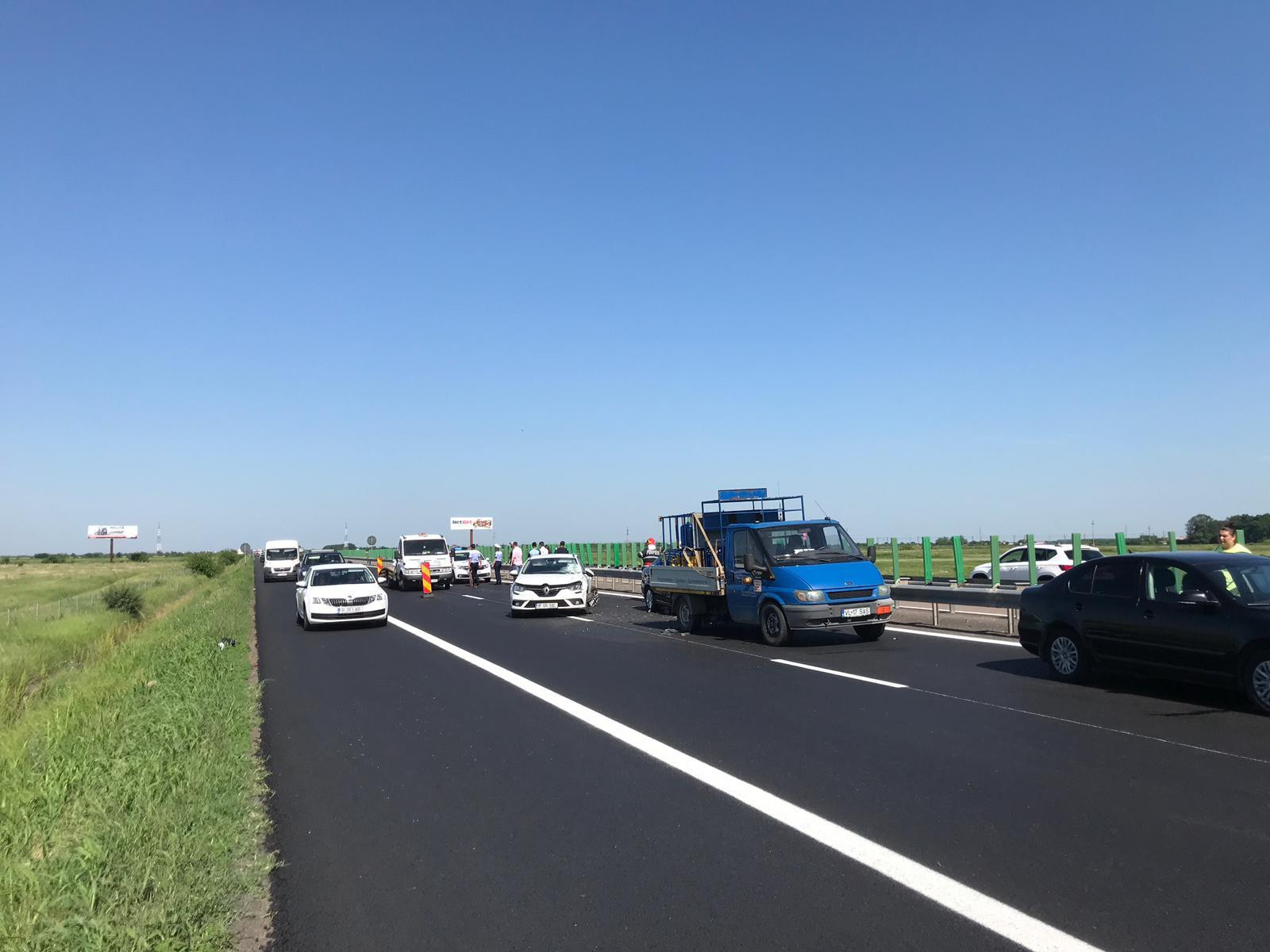 Carambol cu 5 mașini și 3 răniți pe Autostrada Soarelui. Coadă pe kilometri întregi