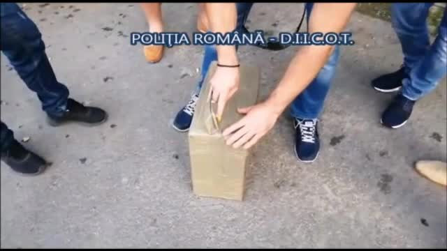 Un bărbat din Vâlcea trimitea droguri prin firme de curierat. A fost prins îl flagrant
