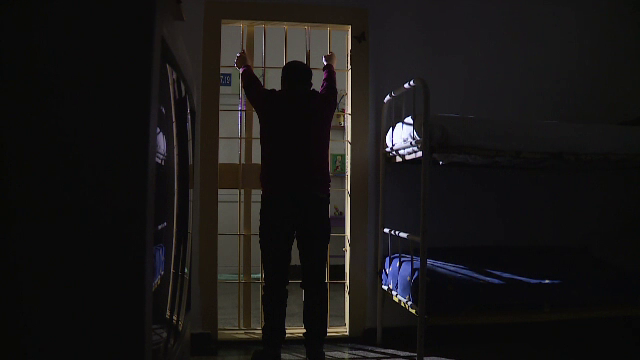 Pedeapsă ridicolă pentru un bărbat din Brașov care a sechestrat și violat o tânără