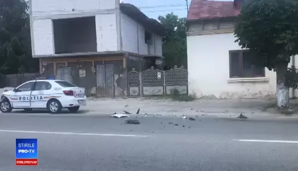 VIDEO. Trei mașini noi de poliție s-au ciocnit în timp ce încercau să depășească o coloană