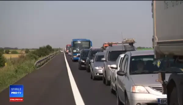 Accidentele și reparațiile au transformat A2 în cea mai mare parcare din România
