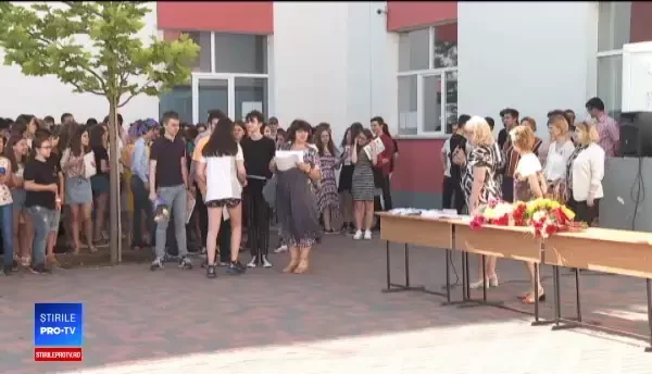 De ce nu mai au voie profesorii să strige mediile elevilor, la serbarea de sfârșit de an