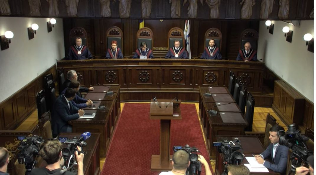 Criza din Moldova, declarată "puci". Curtea Constituţională şi Parchetul, anchetate