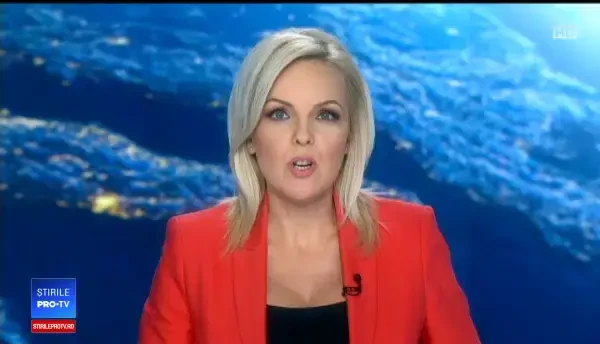 Un colier lung de 10km, expus în fața unui magazin. Din ce e confecționat