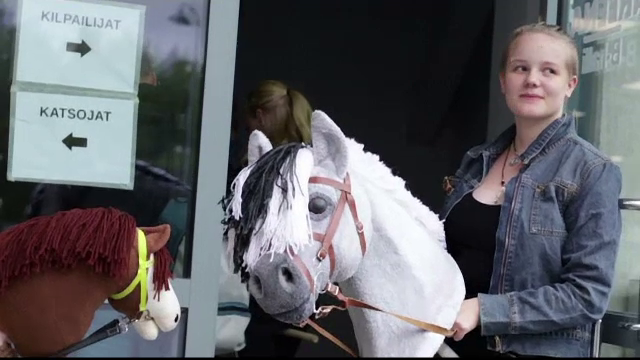 Țara europeană în care echitația se face cu cai din lemn. ”E o competiţie serioasă”