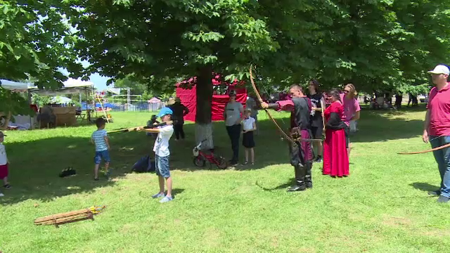 Cetatea care a căpătat aer medieval. Luptă între cavaleri și dansul domnițelor la Târgoviște