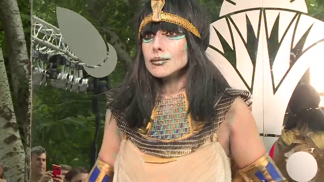 Statui însuflețite, într-un parc din Capitală. Artiștii care au întruchipat eroi