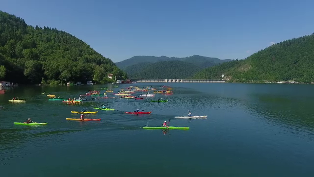 Lacul Bicaz, loc de întrecere cu caiacul. Cursa de 20 de km, încheiată în 4 ore