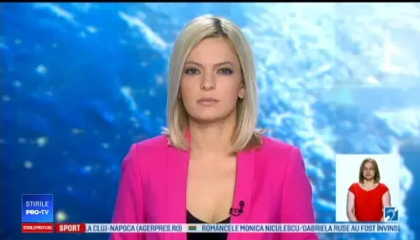 Prima slujbă în Catedrala Notre Dame, după incendiu. Preotul a purtat casă de protecție