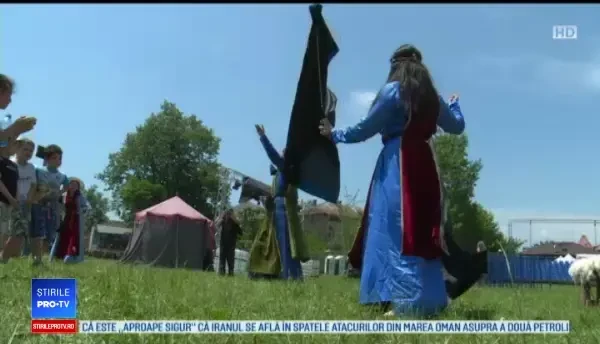 Cetatea care a căpătat aer medieval. Luptă între cavaleri și dansul domnițelor la Târgoviște