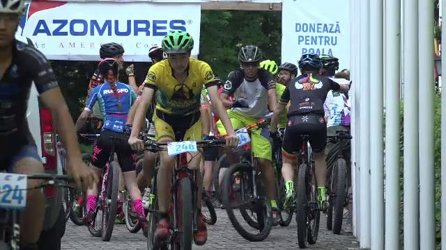 Competiție cu sute de bicicliști, la Târgu Mureș. „Ne descurcăm cum putem”