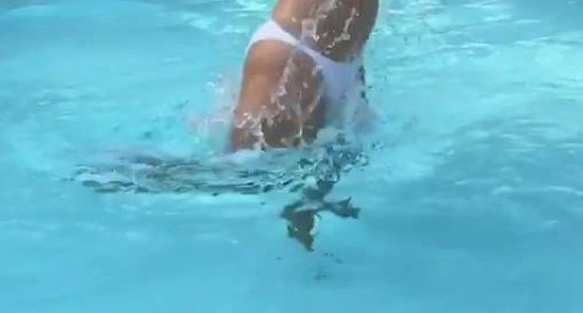 Scandal mare la un strand din Lugoj. Cum a intrat o femeie in piscină. Oamenii au chemat politia