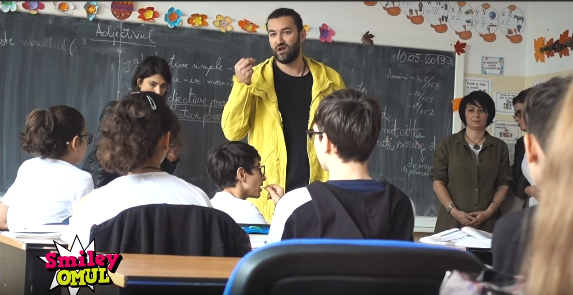 Smiley, în vizită la școala unui băiat hărțuit de colegi. „Aveți grijă unii de ceilalți”