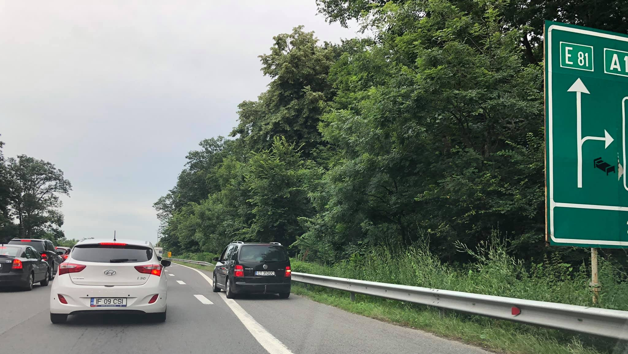 Depășirea pe banda de urgență, sport național. Rareș Năstase: ”Să-i facem cunoscuți pentru nesimțirea lor”