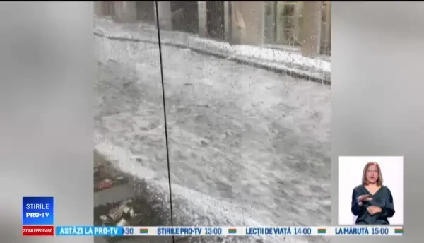 Vremea face pagube și în Europa. Momentul în care un oraș din Franța este măturat de ape