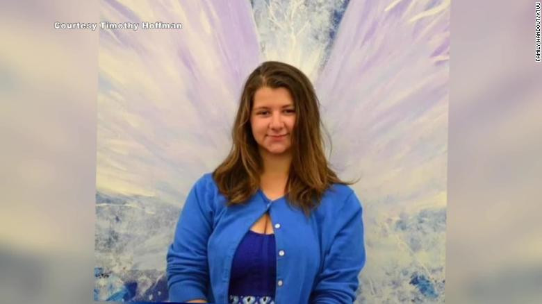 O tânără şi-a ucis prietena cea mai bună în stil mafiot de dragul unui fals milionar