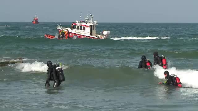 Trupul neînsuflețit al unei femei, văzut în Marea Neagră. Scafandrii nu au putut interveni