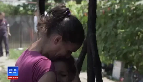 5 frați rămași fără casă, după un incendiu, au nevoie de ajutor: "A picat năpastă pe ei"