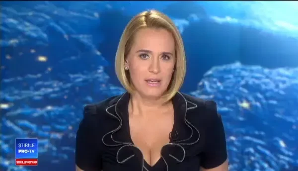 Noi fenomene meteo extreme. Apa a ajuns la plafonul mașinilor în Cernavodă