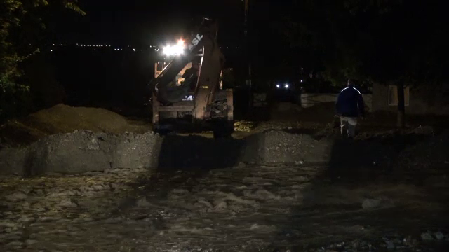 Autorităţile din Neamț sunt în alertă, după codul roşu de furtuni. Un cartier întreg, evacuat