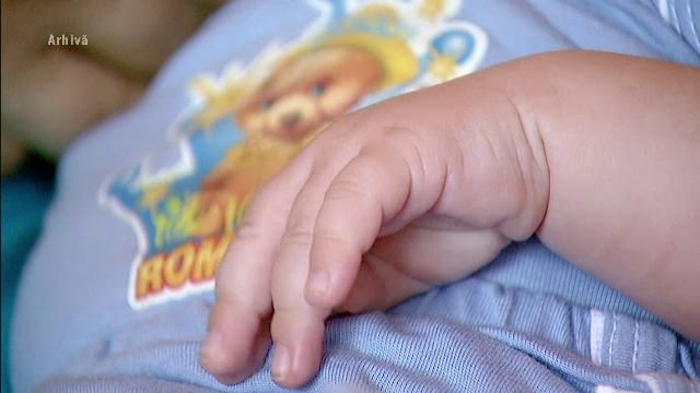 Profesorul de religie din Alba care ar fi lăsat însărcinată o elevă și-a recunoscut copilul