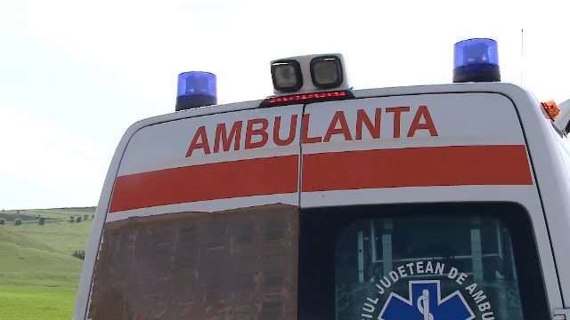 Accident grav pe A2. Două persoane, scoase dintre fiarele contorsionate ale mașinii