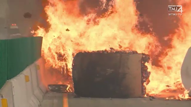 Doi morți și 3 răniți, după ce un șofer de TIR a pierdut controlul volanului, în SUA