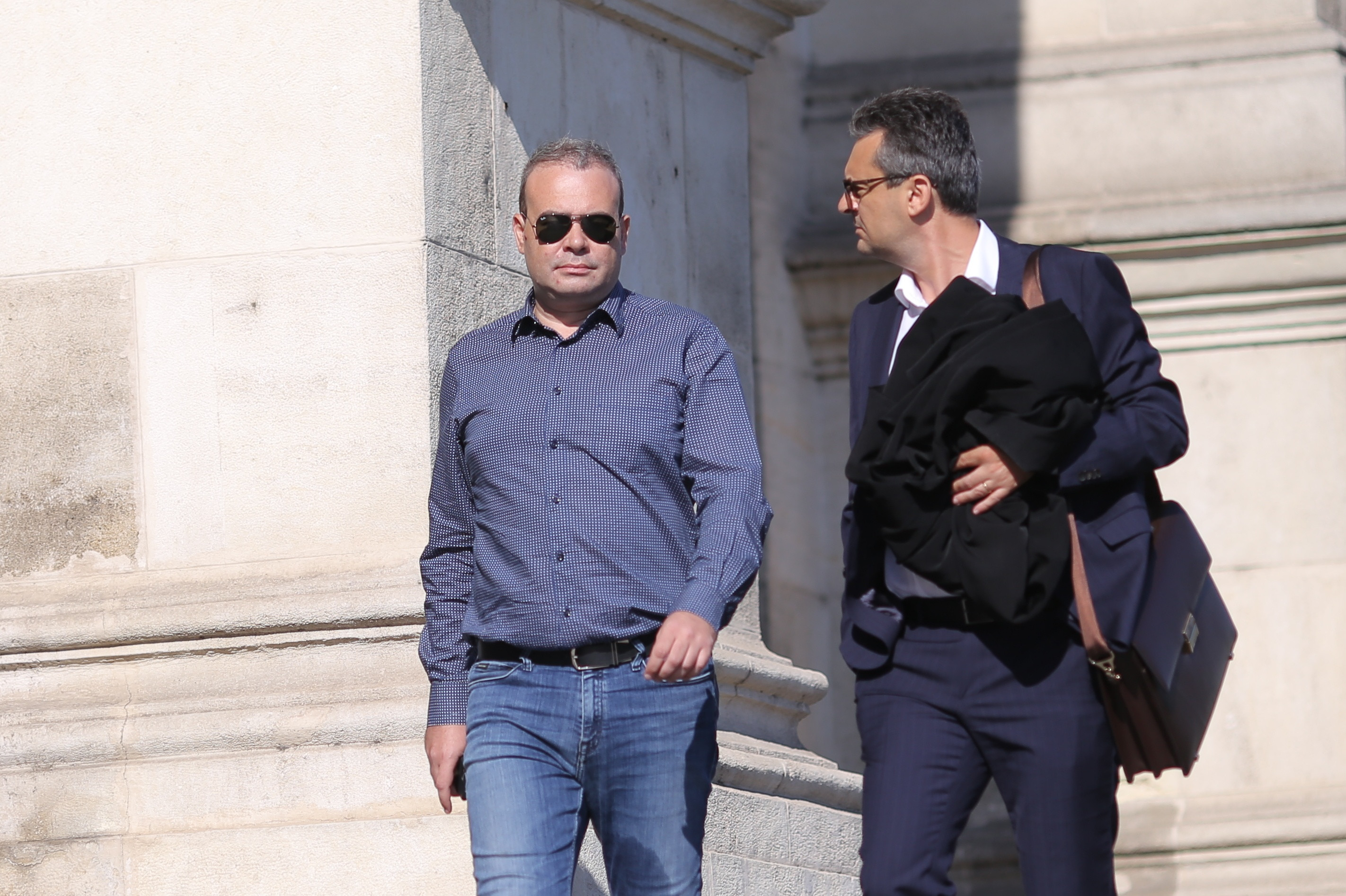 Darius Vâlcov a scăpat de controlul judiciar. Vrea să-și ducă fiica în tabără în Elveția