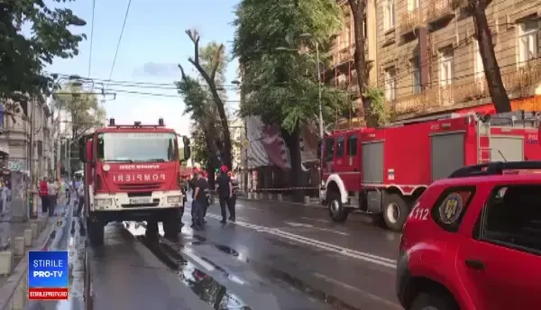 Schele căzute în București. Autobuzele, blocate pe șosea. VIDEO de la fața locului - 7