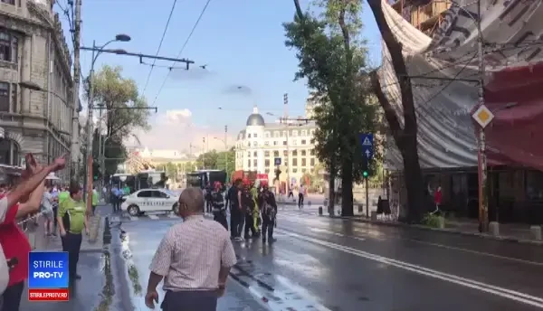 Schele căzute în București. Autobuzele, blocate pe șosea. VIDEO de la fața locului - 6
