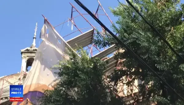 Schele căzute în București. Autobuzele, blocate pe șosea. VIDEO de la fața locului - 4