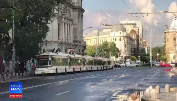 Schele căzute în București. Autobuze blocate pe șosea. VIDEO de la fața locului