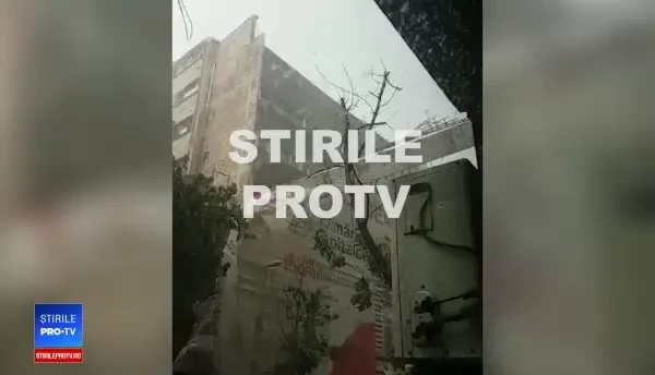 Schela prăbușită pe Știrbei Vodă, filmată din față de vecin