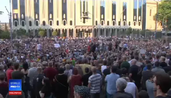 Tensiunile escaladează între Rusia și Georgia. Putin a interzis zborurile de pasageri spre țara vecină