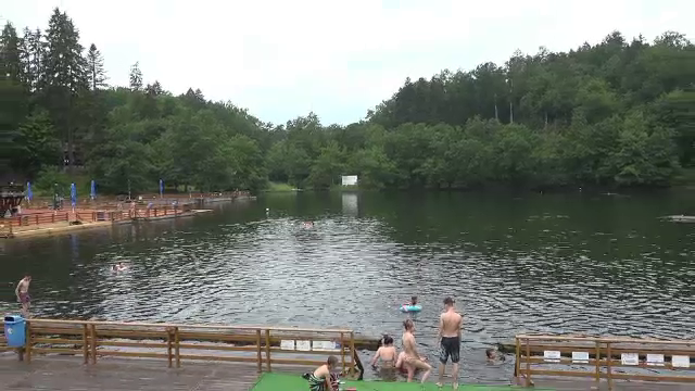 S-a deschis singurul lac helioterm din Europa. Beneficiile unei băi în Lacul Ursu din Sovata