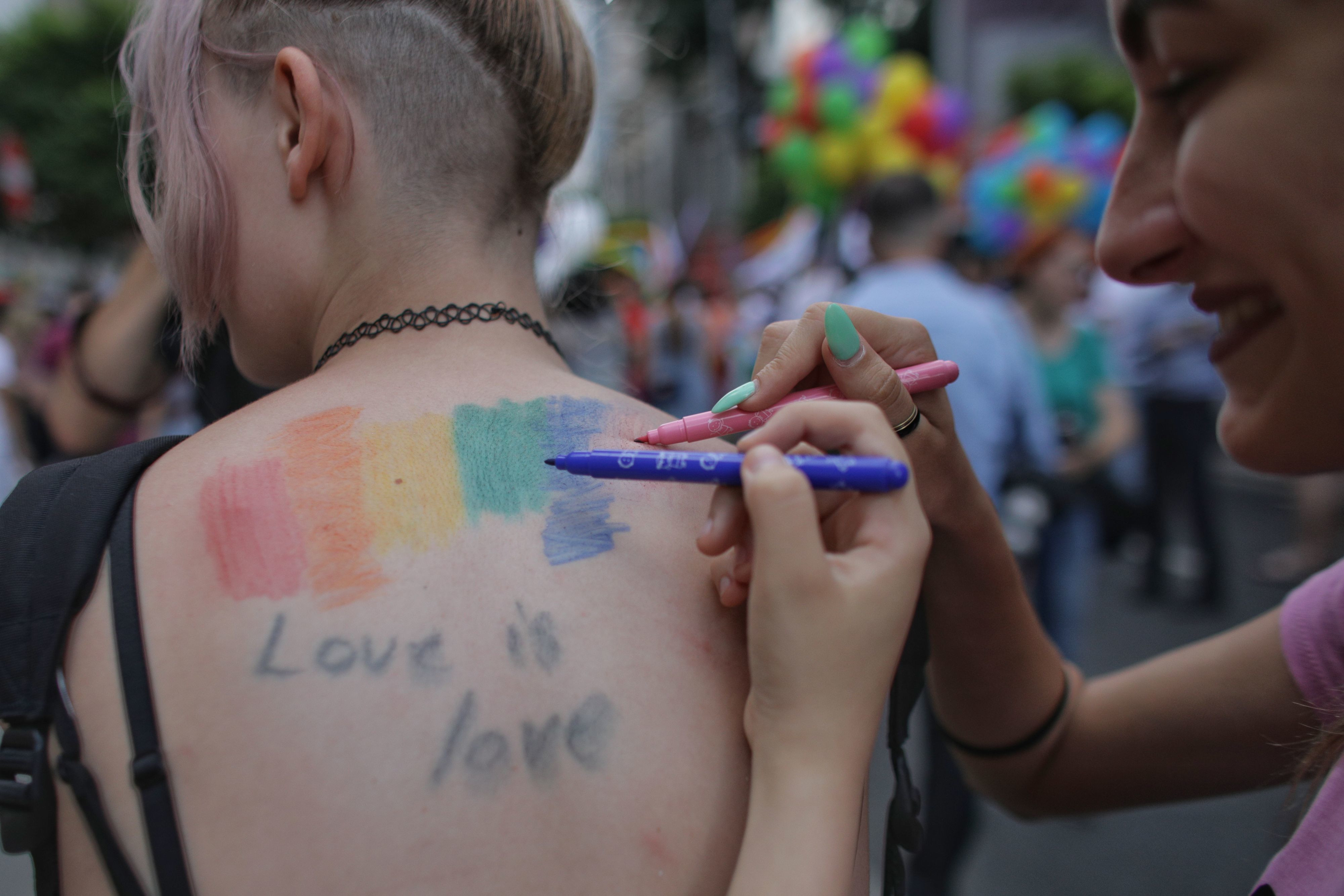 ”Bucharest Pride” vs ”Marșul Normalității” în Capitală. Reacții din cele 2 tabere