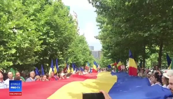Marşul Normalităţii în Bucureşti. Momentul în care participanții spun Tatăl Nostru