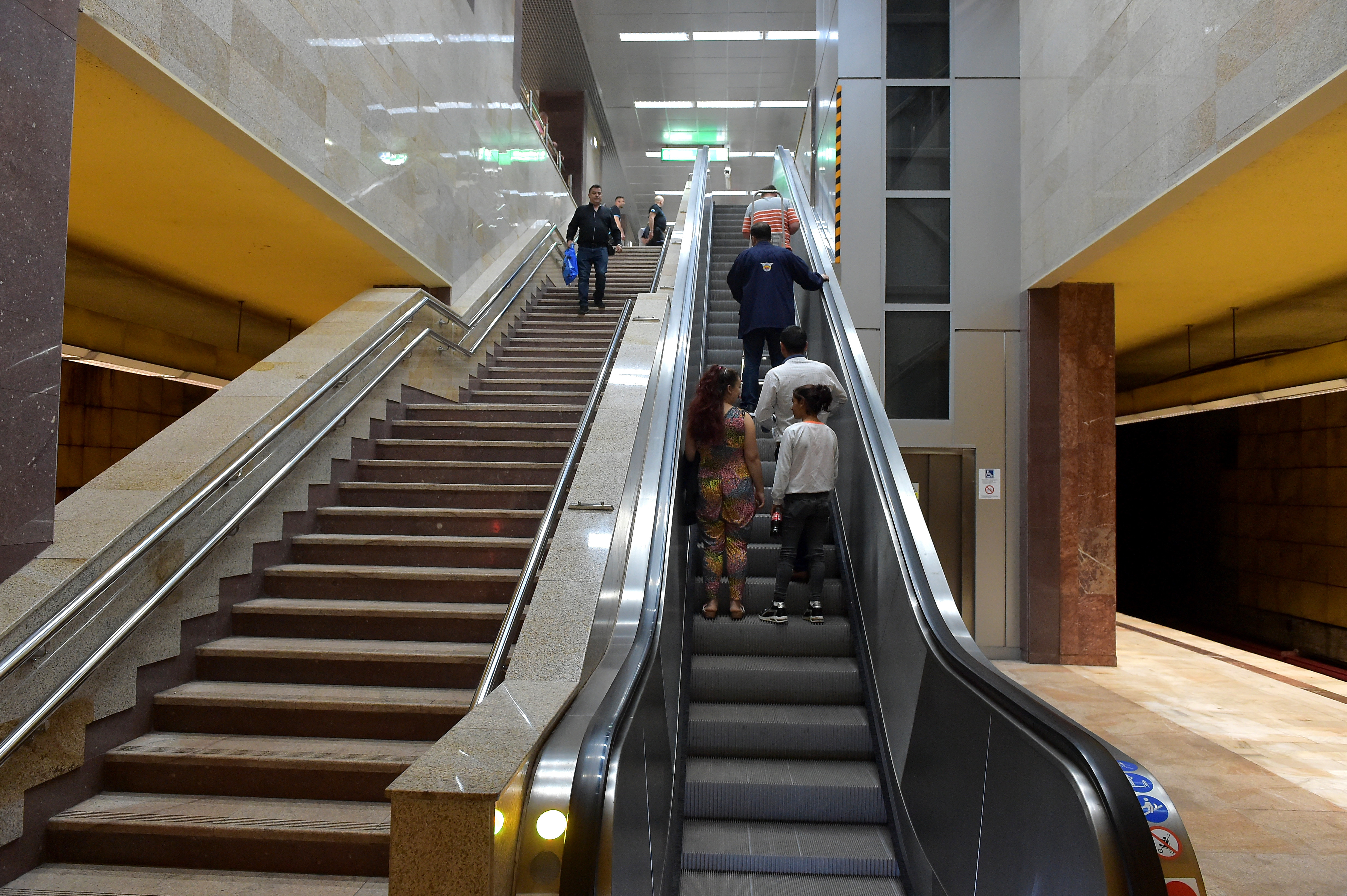 Metrorex își mută sediul central după evacuarea din Palatul CFR. Angajații, relocați unde au stat ”aurolacii lui Băsescu”