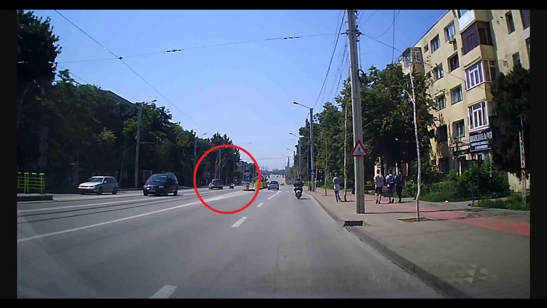 Accident brutal filmat cu o cameră de bord. Pieton spulberat lângă un refugiu de tramvai