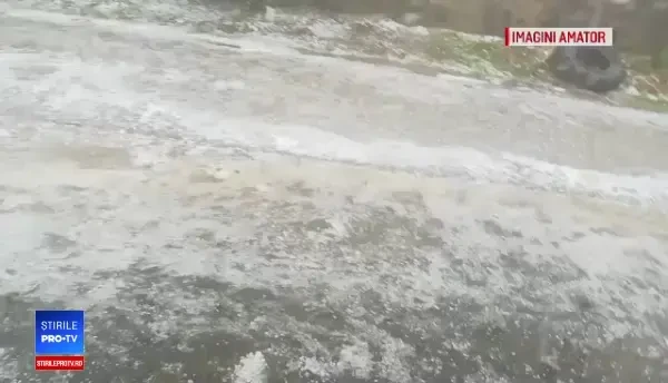 Imagini de coșmar în România. Grindină de mărimea unei piersici în Timiș