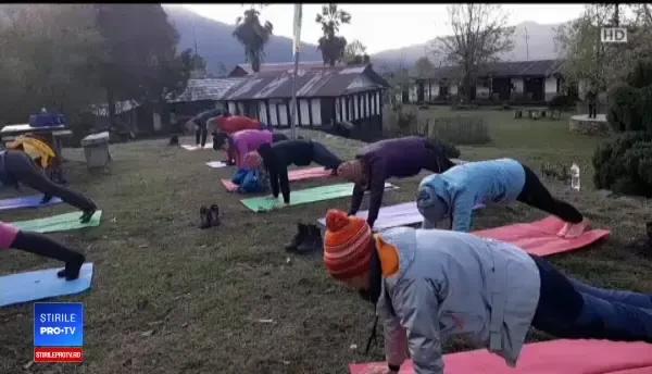 Cât plătesc românii pentru a merge în tabere de yoga în Nepal și India