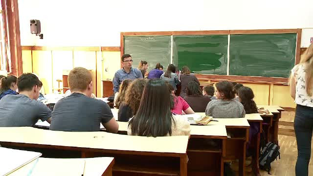 Studentul român care și-a luat licența de pe net cu 900 lei. Ce a pățit în ziua examenului