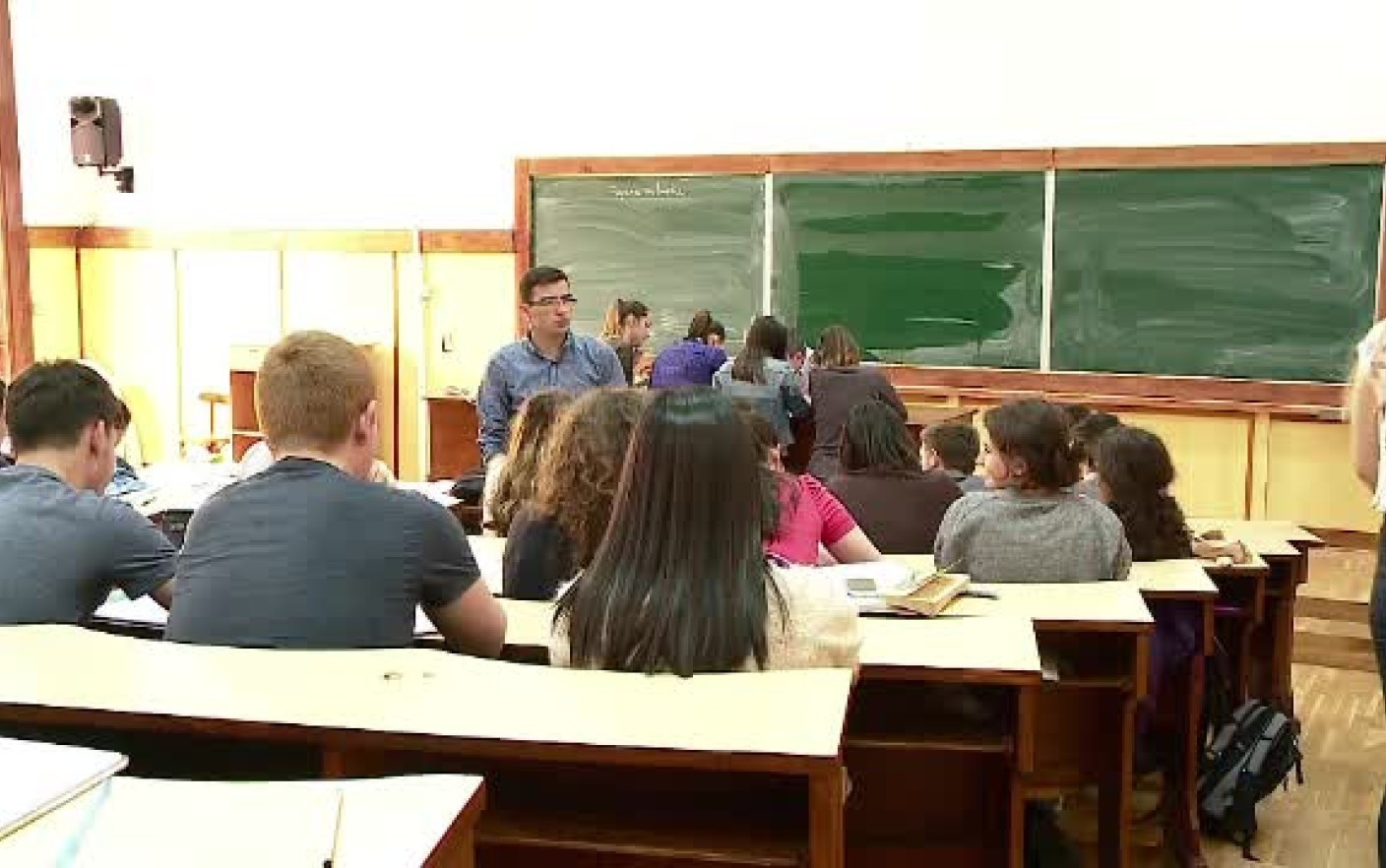 Studentul roman care si-a luat licenta de pe net cu 900 lei. Ce a patit in ziua examenului