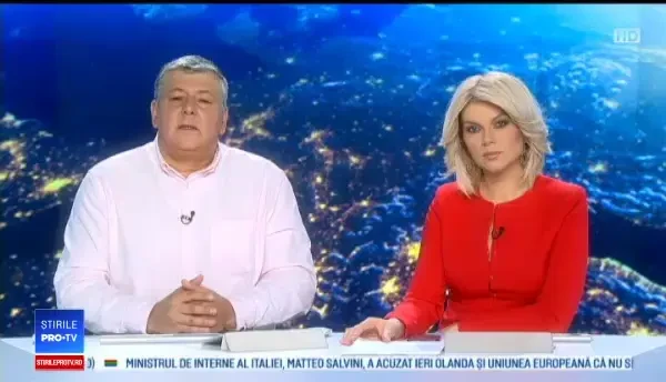 Doi tineri filmați într-un sens giratoriu din Bacău sunt căutați de polițiști. Care e motivul